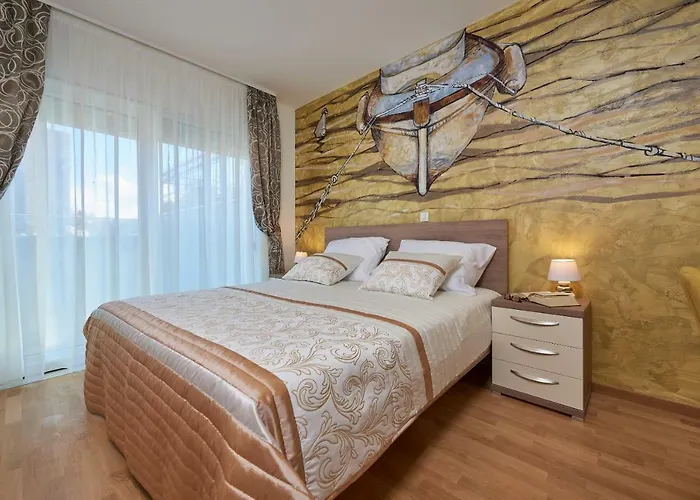 Luxury Zupanovic *