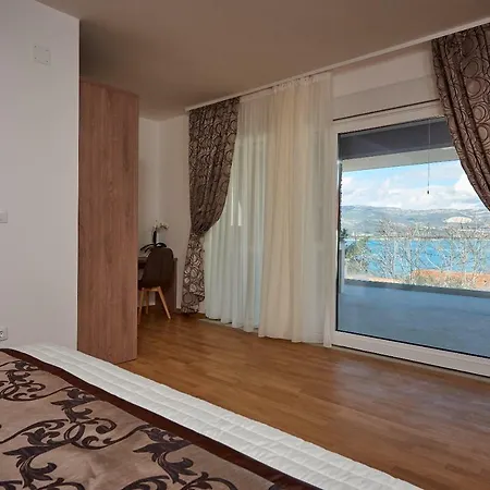 Luxury Zupanovic *